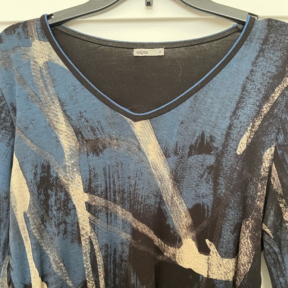 Edista boutique 3/4 sleeve soft v neck top tee size Medium- black with blue - Picture 2 of 6